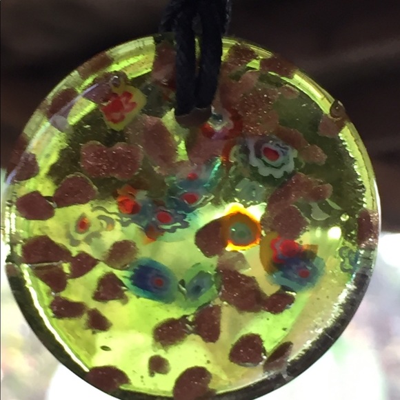 FASHION RESIN NECKLACE Round Disk Gold Floral Emb - Picture 7 of 8